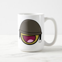 Tasse souriante de soldat de visage impressionnant