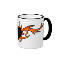 Tatouage de coeur de flamme tasse à café