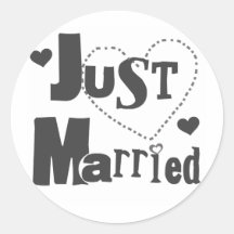 Texte noir avec le coeur juste marié adhésifs ronds