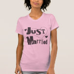 Texte noir avec le T-shirt marié de coeur juste