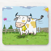 The cow at the old farm tapis de souris