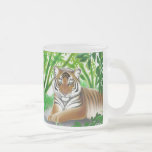 Tigre de Sumatran dans la tasse en bambou de jungl