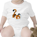 Tigre mignon de bande dessinée prêt à jouer l'habi t-shirts