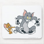 Tom et chat noir de patte de Jerry tapis de souris