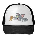 Tom et Jerry font des visages casquettes