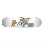 Tom et Jerry font des visages planches à roulettes