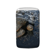 Tortue de mer sur la plage noire Hawaï de sable Coque Blackberry