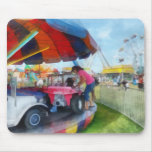 Tour de voiture à la foire tapis de souris