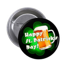 Trèfle du jour de St Patrick heureux et bouton de  Pin's