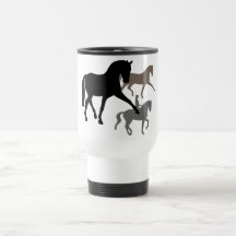 Trio de chevaux de dressage tasse à café
