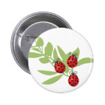 Trois coccinelles chanceuses badge avec épingle