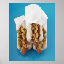 Trois hot-dogs en petits pains affiches