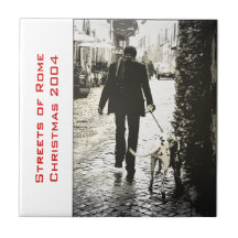 Tuile - chien marchant dans Trastevere Carreau