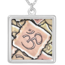 Tuile OM (Aum) d'émail Collier