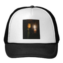 Tulipe par lueur d'une bougie casquette