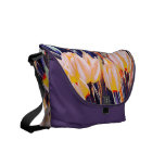 tulipes artistiques sur le sac pourpre d'arrière - sacoches