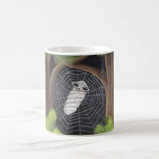Un alien attrapé dans une petite tasse de toile d'
