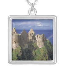 Un arc-en-ciel heurte le château médiéval de Dunlu Collier Personnalisé
