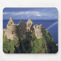 Un arc-en-ciel heurte le château médiéval de Dunlu Tapis De Souris