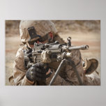 Un artilleur d'arme automatique de peloton fournit poster