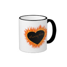 Un coeur brûlant du feu de chose tasses
