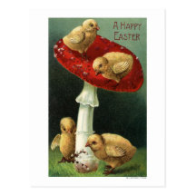Un EasterChicks heureux sur le champignon rouge Cartes Postales