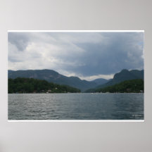 Un jour nuageux sur la copie d'attrait de lac posters