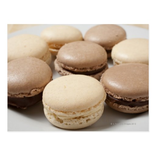 Un plat de chocolat et de la vanille Macarons, Cartes Postales