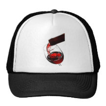 Un verre de vin rouge casquettes