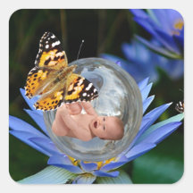 Une bulle mignonne de papillon de lis de bébé autocollant carré