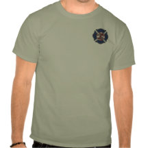 Une croix maltaise patriotique de sapeur-pompier t-shirts