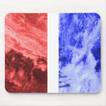 Une éclaboussure de blanc rouge et de bleu pour le tapis de souris