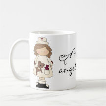 Une infirmière est… Tasse