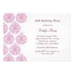 Une invitation vintage d'anniversaire de damassé