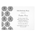 Une invitation vintage d'anniversaire de damassé