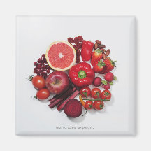 Une sélection des fruits et des légumes rouges aimants pour réfrigérateur