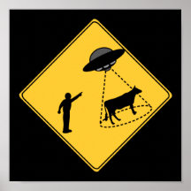 Vache à signe de route et affiche d'UFO