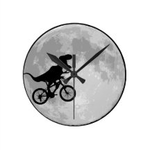 Vélo et lune de dinosaure pendules