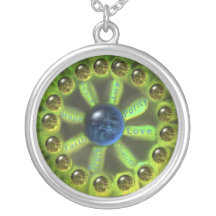 Vert de vertus avec le collier central bleu