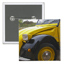 Vieux cv noir et jaune de Citroen 2CV 2, Pin's