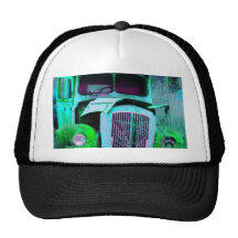 Vieux fourgon vert casquettes