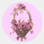 Violettes dans un autocollant de panier