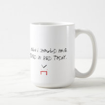 visage de froncement de sourcils tasse