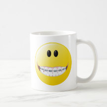 Visage de smiley de croisillons mug à café