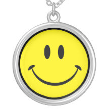 Visage souriant heureux original colliers