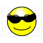 Visage souriant jaune de lunettes de soleil fraîch cartes postales