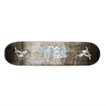 Vitesse SK8 faisante de la planche à roulettes