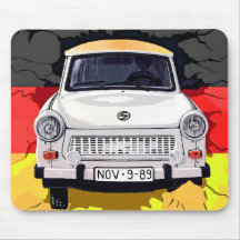 Voiture de Trabant et drapeau allemand, mur de Ber Tapis De Souris