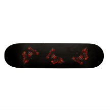 Vol à ailes rouge sang et noir de papillon plateaux de skate