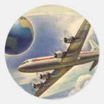 Vol vintage d'avion autour du monde en nuages autocollants ronds